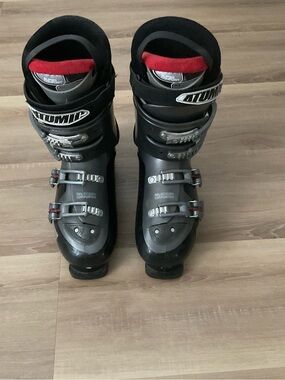 Men's Grey Ski Boots with Red Liner